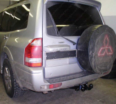 Фаркоп під штатне кріплення MITSUBISHI Pajero Wagon / Pajero 3 (арабське складання) (2000-2006)